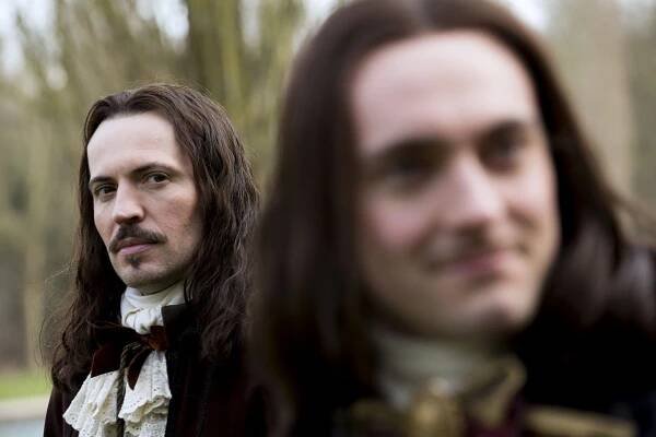 Versailles - Etiketa - Promo - Tygh Runyan