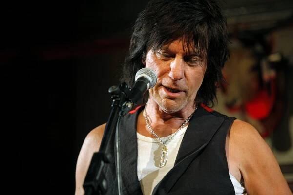 Súbor:Jeff Beck 2009 MOJO Awards.jpg
