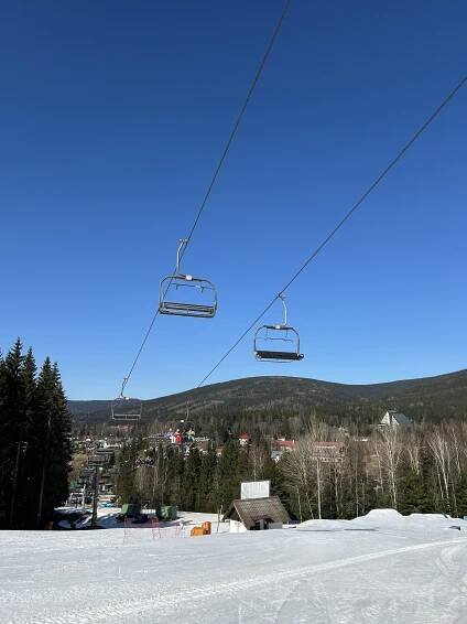 Ve Skiareálu Harrachov si zalyžujete až do Velikonoc | Vyletnik.cz