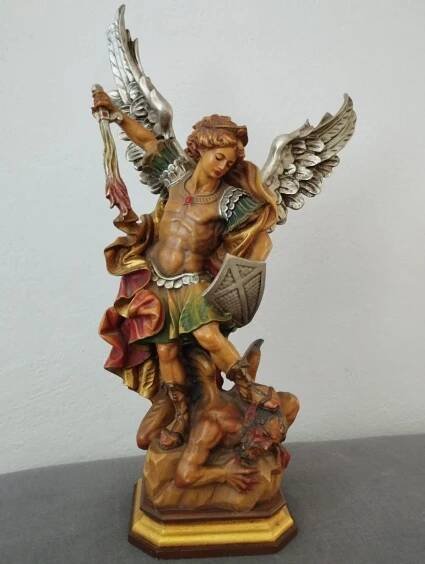 DŘEVĚNÁ SOCHA ARCHANDĚL MICHAEL S DRAKEM - VÝŠKA 36 CM! OD - 1,-KČ - Starožitnosti a umění