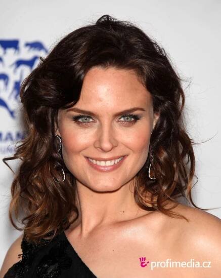 Emily Deschanel - celebrity účes - HappyHair