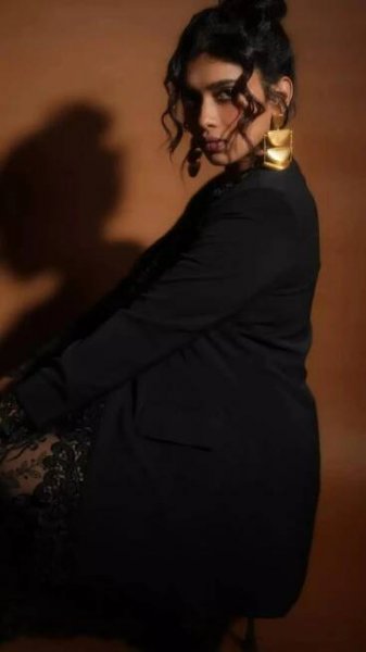 Dushara Vijayan's Unmissable Classy and Stylish Looks