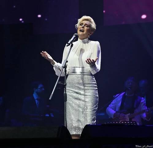 OBRAZEM: Helena Vondráčková slavila v O2 Areně ve velkém stylu