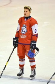 V téhle sezoně už měl Martin Ryšavý válet v zámořské WHL, místo toho nastupoval za Přerov