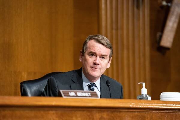 Senator Calls on Apple and Google to Ban TikTok in App Stores