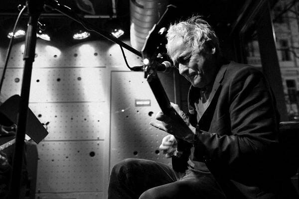 FOTOREPORT: Marc Ribot kouzlil v Jazz Docku, doprovázela ho kapela Ceramic Dog