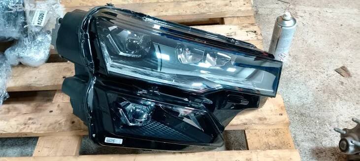 Škoda Karoq pravé přední full led světlo poškožené - Tábor - Bazar