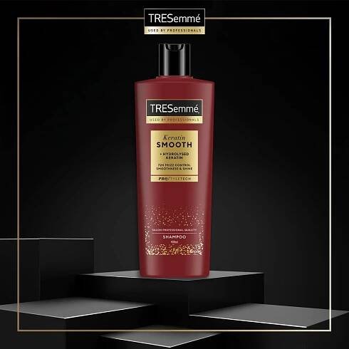 TreSemmé Keratin Smooth Šampon pro hladké a lesklé vlasy 685 ml