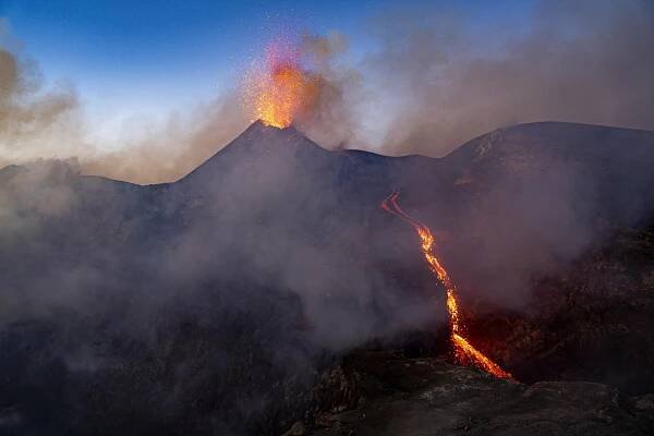 FOTO: Chrlící Etna předvedla ohnivou show