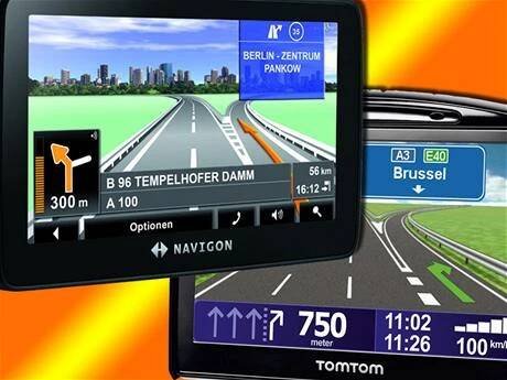 Navigon 7210 a TomTom Go 630