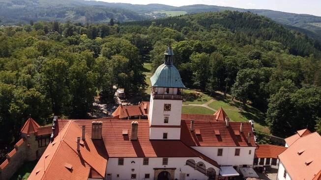 Výhled z hradu Bouzov do krajiny