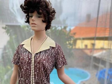 Vintage hnědé dámské šaty 60-70 léta  - Starožitnosti a umění