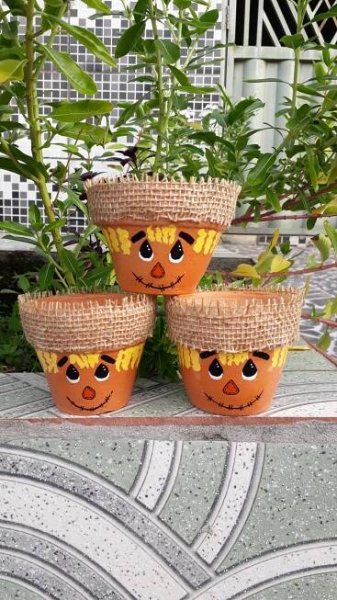 Espantalhos | Halloween crafts decorations, Terra cotta pot crafts diy, Scarecrow crafts