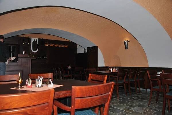Restaurace Morava s Měšťanskou hospůdkou Uherský Ostroh | Apetee
