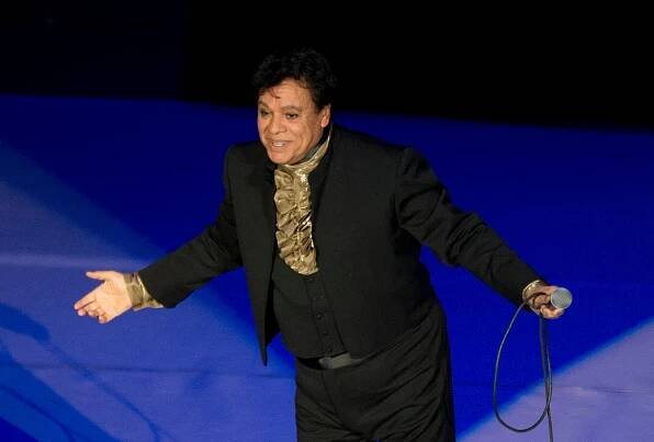 Juan Gabriel, a Pop Music ‘Icon’ in Mexico, Dies at 66