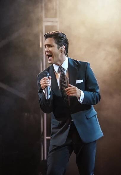 Luis Miguel - La Serie - To je ale žena! (S02E01) (2021)