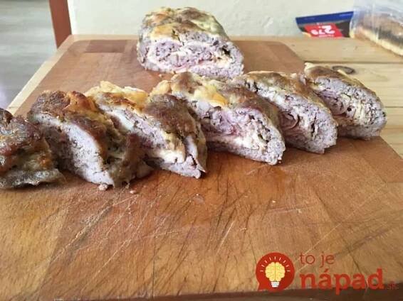 Najjemnejšia plnená roláda z mletého mäsa s kyslou smotanou: Žiadna strúhanka, vajce a drží perfektne!