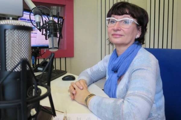 Renata Zemková,  ředitelka Domu bez bariér v Hořicích,  ve studiu Českého rozhlasu Hradec Králové | foto: Milan Baják,  Český rozhlas