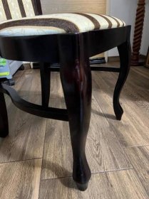 dřevěný stůl rozkládací a 8 x židle - Nábytek