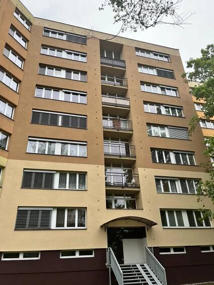 Nátěr fasády pro SVJ Ostrava Fifejdy 2023 – Nátěry KBN s.r.o.
