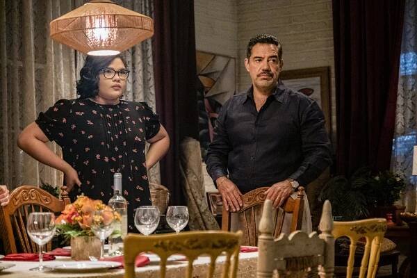 The Baker and the Beauty - I Think She's Coming Out - Z filmu - Belissa Escobedo, Carlos Gómez