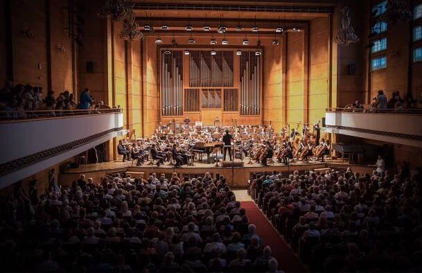 Getting to know and expand the audience of a concert hall