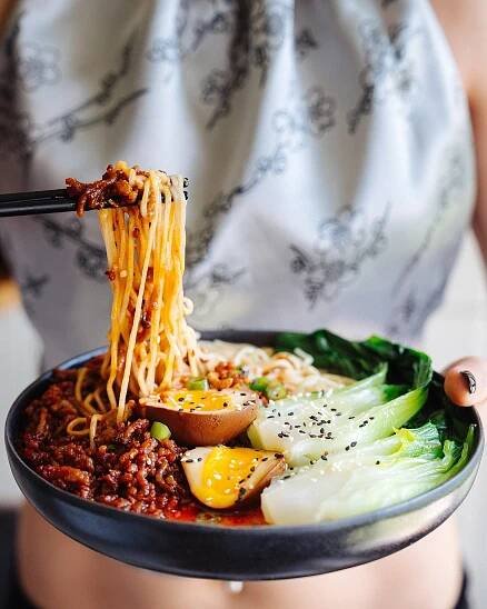 Tan tan ramen. Umami zážitek, co stihnete i po práci | Forbes