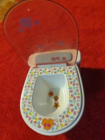 Zánovní plastový záchod pro panenky - Děti
