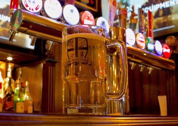 Live Music and Daily Specials - Arthur's Pub
