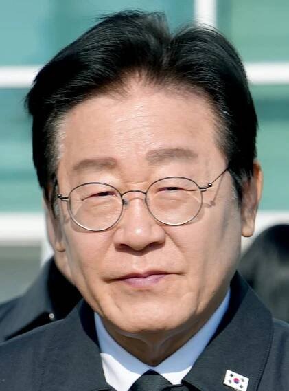 File:Lee Jae-myung January 2025 (cropped).jpg - Wikimedia Commons