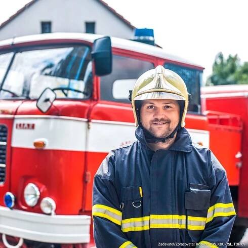 Líbánky před nástupem do Sněmovny. Mezi třemi nejmladšími poslanci je i Fialův poradce (28)