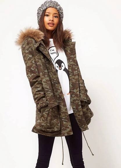 Camouflage parka (55 fotografií): dámská bunda-park vojenských maskovacích barev, ve vojenském stylu, na jaře