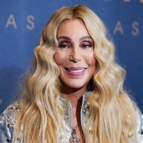 Aging In Reverse! Cher Stole The Show At A Vegas Red Carpet Event In A Silver Corset Top