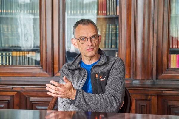 Fyzik Tomáš Jungwirth: Naše počítačové součástky se podobají neuronům v mozku