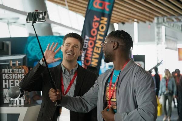 Flash - Armageddon, Part 1 - Z filmu - Grant Gustin, Brandon McKnight
