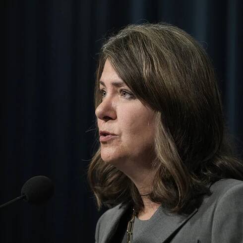 Danielle Smith’s Alberta Next panel in Lloydminster met with cheers for deportation, separation