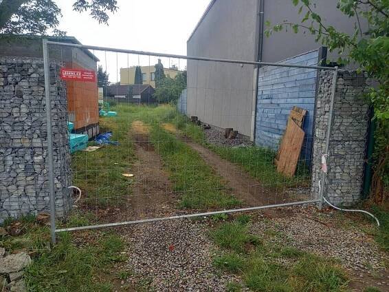 Stavba gabionového plotu v Rudné u Prahy – Gabiony na klíč