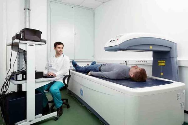 Kostní denzitometrie, co to je a jak se provádí? / Uzi | Užitečné informace a tipy na péči o sebe. Zdraví, výživa a další