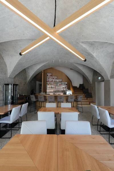 Interiér RESTAURACE KÚT 12, BANSKÁ BYSTRICA | INTERIÉR ROKU - SOUTĚŽ