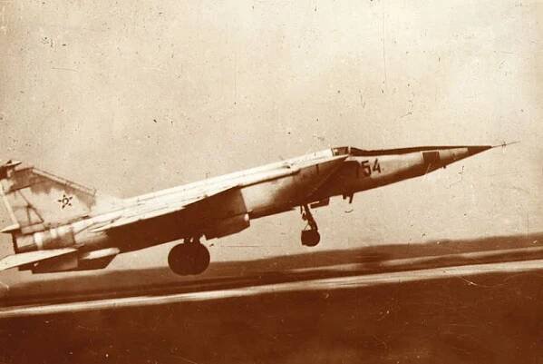 Beast From The East - Bulgaria’s MiG-25 Foxbats - Oryx 