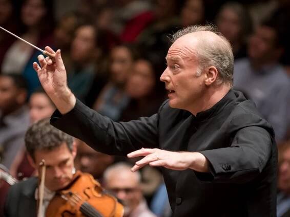 Jak zlepšit zvuk orchestru? Půjčovna nástrojů Gianandrea Nosedy