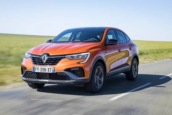 Renault Arkana: Podrobné specifikace vozidel & Interaktivní nástroj pro srovnání
