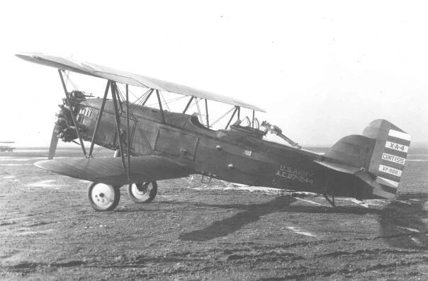 Curtiss XA-4 Falcon : Curtiss