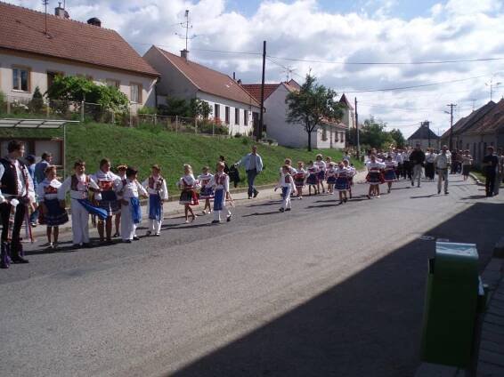 Život v obci - Krojované hody - Oficiální stránky obce Sedlec u Mikulova