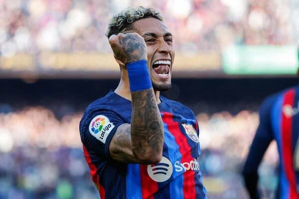 Barcelona extend lead at top with win over Valencia as Real Madrid are held