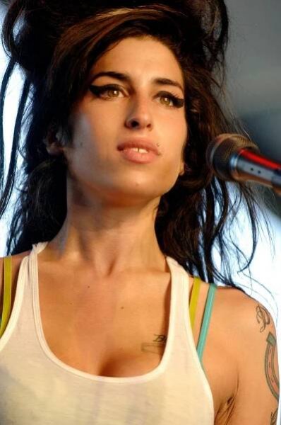 Lady Gaga téměř k nerozeznání od Amy Winehouse: Změnou image jí vzdává hold