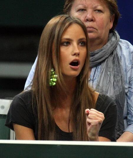 Berdych po dramatu s Tipsarevičem poslal Čechy do semifinále, nervovala se i přítelkyně Ester