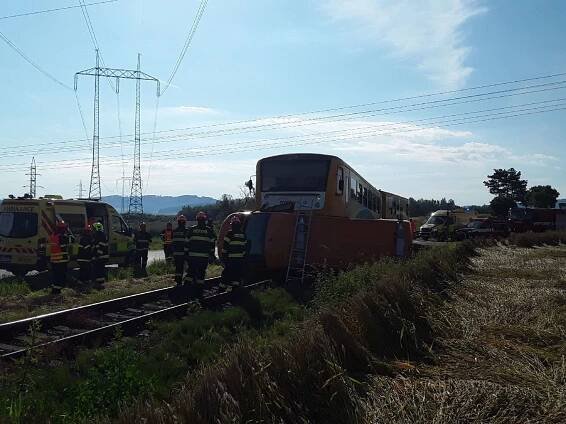 Po pár hodinách další nehoda! Vlak se na Blanensku srazil s dodávkou