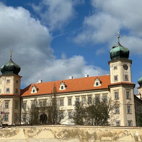 Představujeme vám Mgr. Luboše Kožíška, zastupitele města Mníšek pod Brdy a správce barokního areálu Skalka | Strana zelených