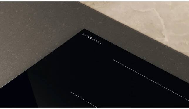 Whirlpool Varná deska WF S4665 CPBF Černá Induction vitroceramic Lifestyle detail